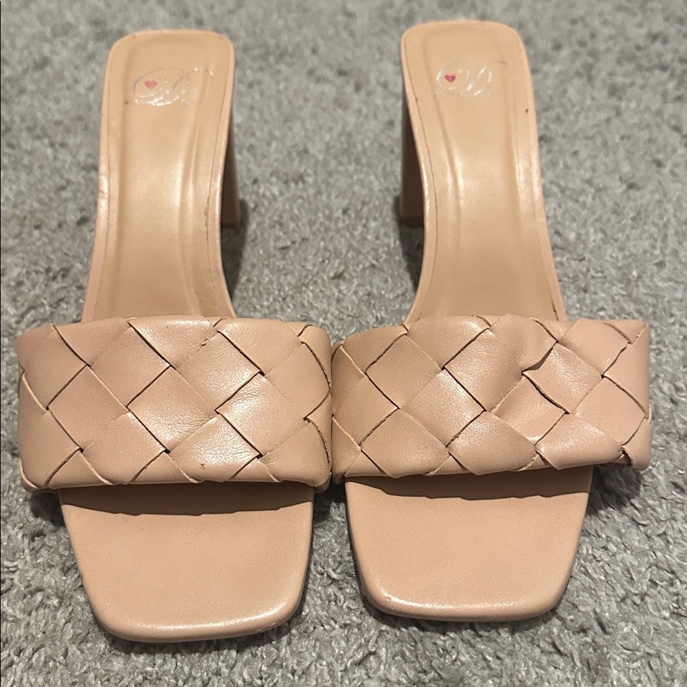 Source Unknown Nude Woven Heels